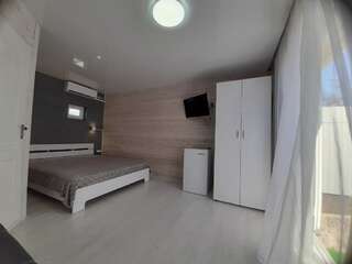 Апартаменты Коттеджный двор Бердянск Большой двухместный номер с 1 кроватью-25