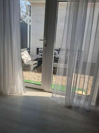 Апартаменты Коттеджный двор Бердянск Большой двухместный номер с 1 кроватью-35