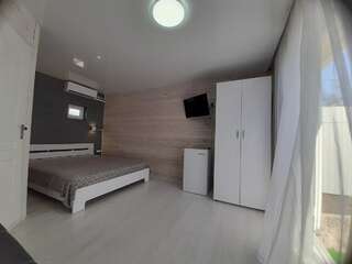 Апартаменты Коттеджный двор Бердянск Большой двухместный номер с 1 кроватью-6